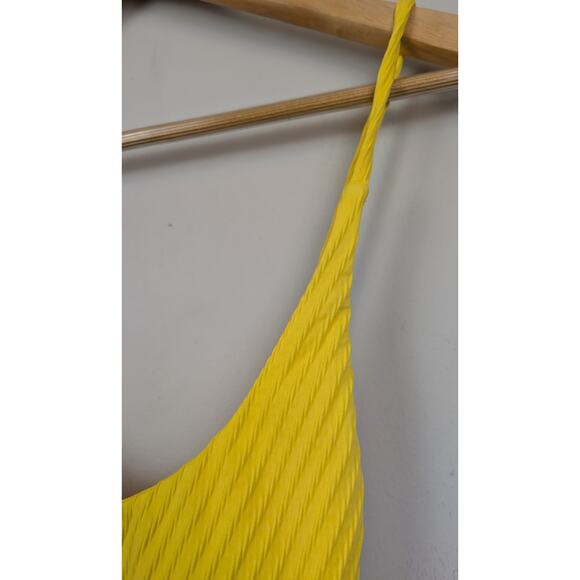 NWT FELLA Zac One Piece Textured Swimsuit Yellow S - Picture 4 of 11